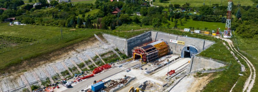 Finisben a 780 méteres M85 Bécsi-dombi alagútpár