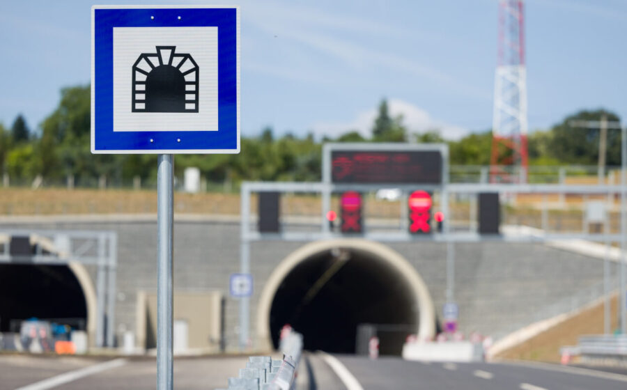 Átadták az M85-ös Bécsi-dombi alagutat